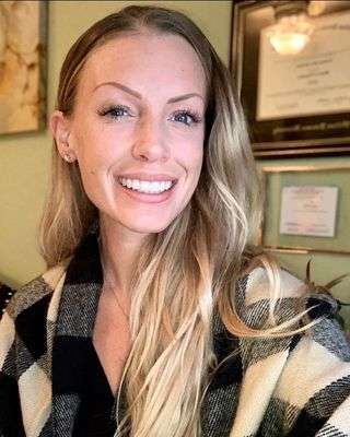 Counselor Linsey Hartman at Mindful Healing